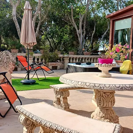 Charming House In + Jacuzzi Σπίτι διακοπών *