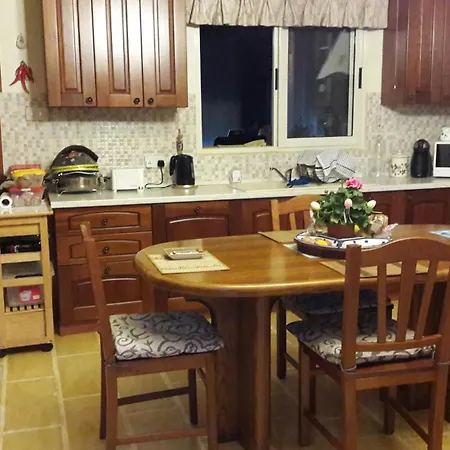 Charming House In + Jacuzzi * Siggiewi