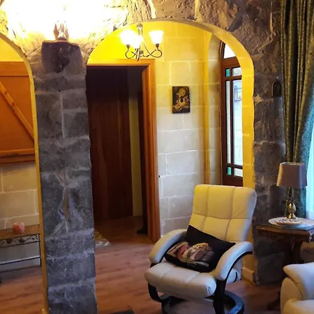 Charming House In + Jacuzzi بيت للعطل *