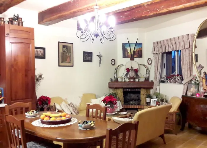 Case de vacanță Charming House In + Jacuzzi Siggiewi