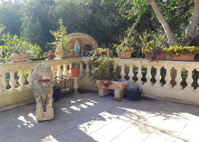 Charming House In + Jacuzzi * Siggiewi